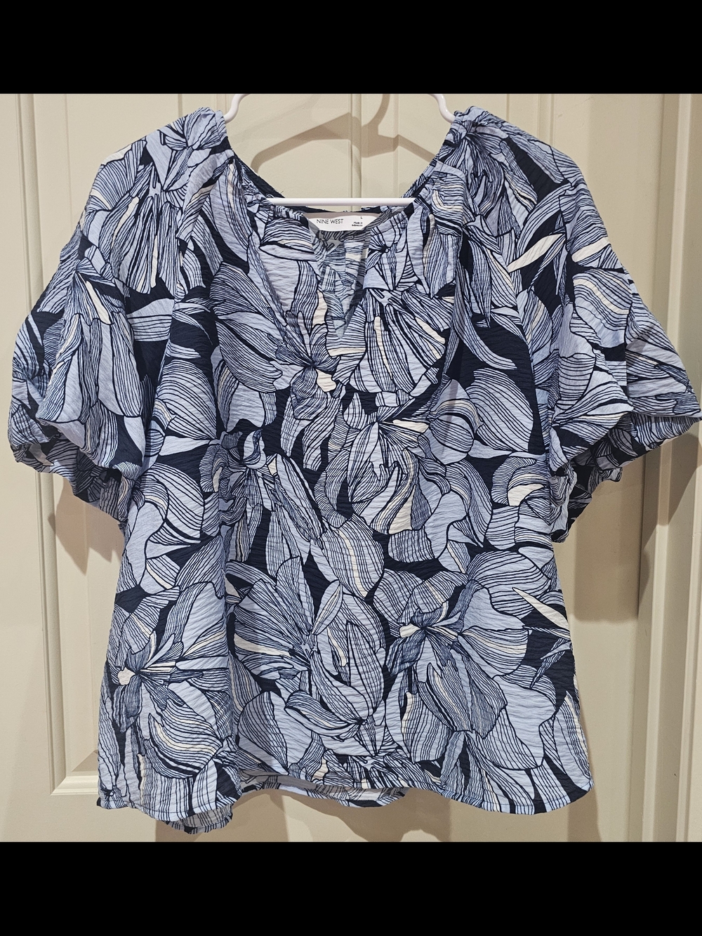 Nine West Navy and Light Blue Floral Peasant Top Women Size Large